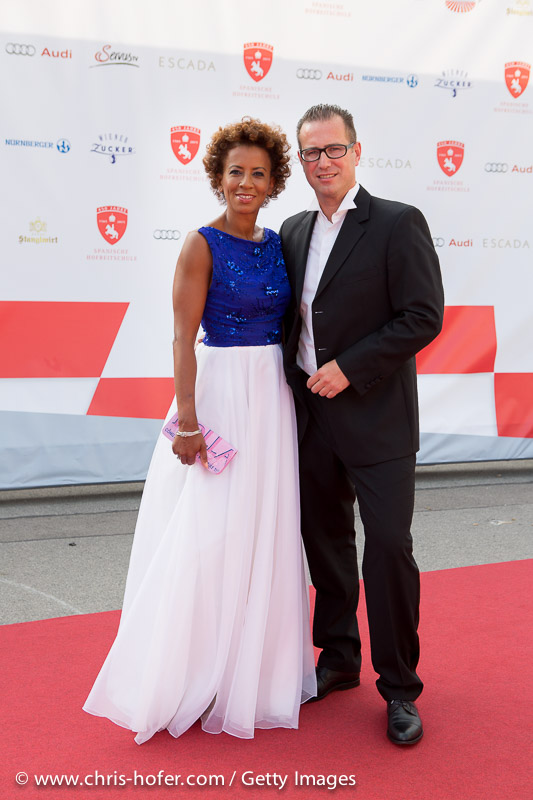 VIENNA, AUSTRIA - JUNE 26: Arabella Kiesbauer with her husband Florens Eblinger attend the gala event 450 years Spanische Hofreitschule on June 26, 2015 in Vienna, Austria.  (Photo by Chris Hofer/Getty Images)