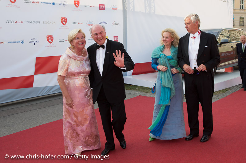 VIENNA, AUSTRIA - JUNE 26: Erwin Proell with his wife Elisabeth (left half) attend the gala event 450 years Spanische Hofreitschule on June 26, 2015 in Vienna, Austria.  (Photo by Chris Hofer/Getty Images)