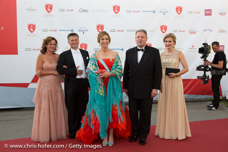 VIENNA, AUSTRIA - JUNE 26: Princess Elena of Spain with entourage and Andrae Rupprechter with his wife Christine attend the gala event 450 years Spanische Hofreitschule on June 26, 2015 in Vienna, Austria.  (Photo by Chris Hofer/Getty Images)