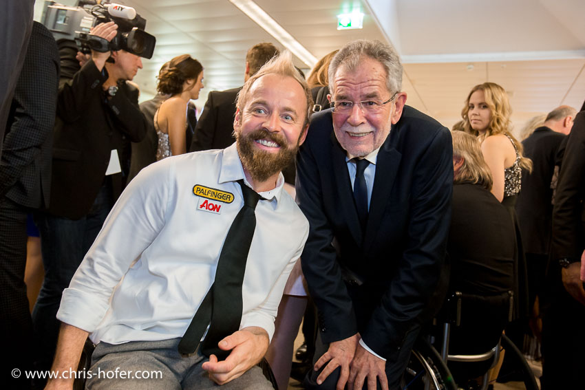 Leonidas Sportgala der Salzburger Nachrichten, Amadeus Terminal 2, 06.04.2017 Foto: Chris Hofer, Bild zeigt: Thomas Geierspichler, Bundespräsident Alexander Van der Bellen