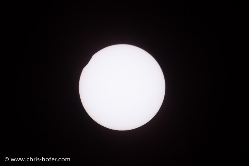 Partielle Sonnenfinsternis, beobachtet bei der Volkssternwarte am Voggenberg bei Bergheim, 2015-03-20, Foto: Chris Hofer, Bild zeigt: Phase um 11:50