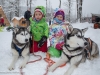 Hundeschlittenrennen Werfenweng 08.01.2017 Foto: Chris Hofer Bild zeigt: Nina (2) mit Hund Lucy und Leonie (6) mit Hund Nala